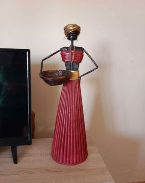 Büyük Boy Afrikalı Kadın Biblo Bordo