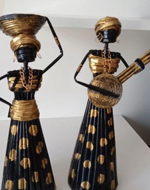 Gitar ve Sepet Temalı Afrikalı Kadın Biblo